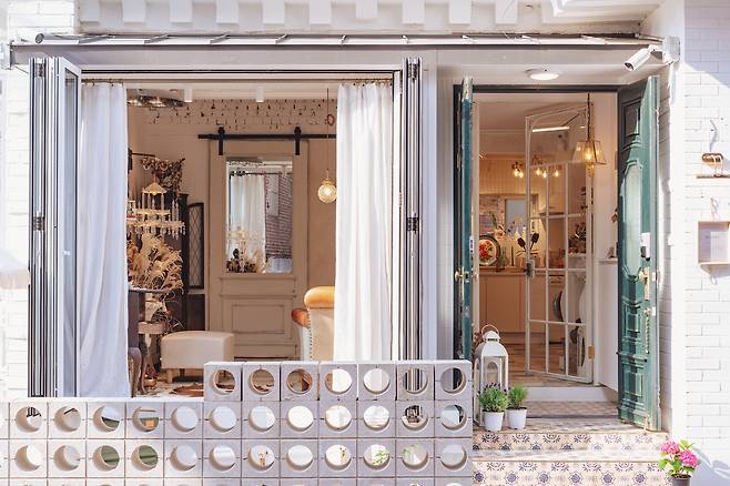 김서윤 작가 리모델링 하우스 이그조띠끄