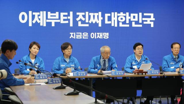 더불어민주당 박찬대 상임총괄선거대책위원장이 30일 서울 여의도 더불어민주당 중앙당사에서 열린 중앙선거대책위원회의에서 발언하고 있다. 연합뉴스