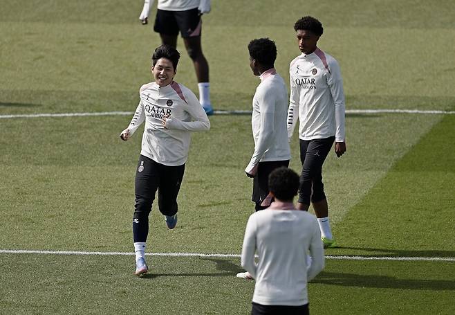 ▲ 엔리케 감독은 최근 기자회견에서 “결승은 디테일이 승부를 가른다. 벤치 자원 역시 매우 중요하다”고 언급하며 교체 자원의 역할을 강조한 바 있다. 이러한 언급은 이강인이 후반 교체 요원으로 쓰일 가능성에 무게를 실어준다. ⓒ 연합뉴스/REUTERS