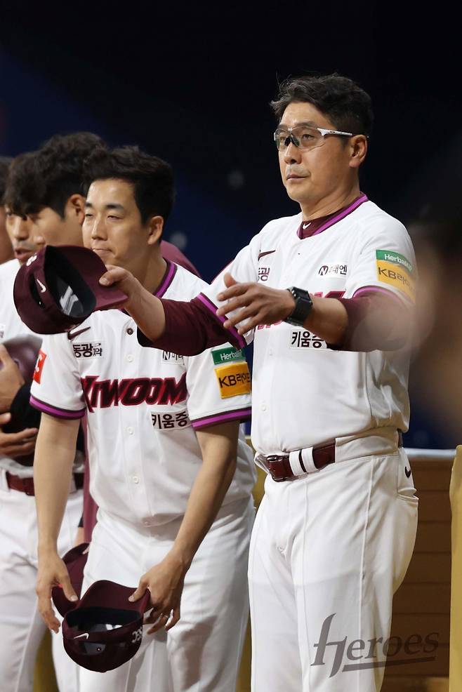 홍원기(오른쪽) 키움 히어로즈 감독. /사진=키움 히어로즈 제공