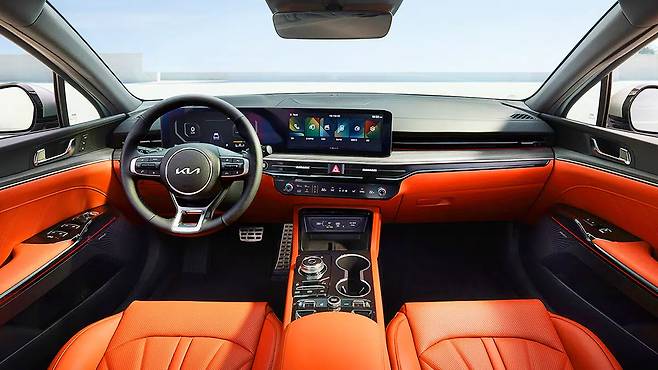 기아 K5 하이브리드 실내