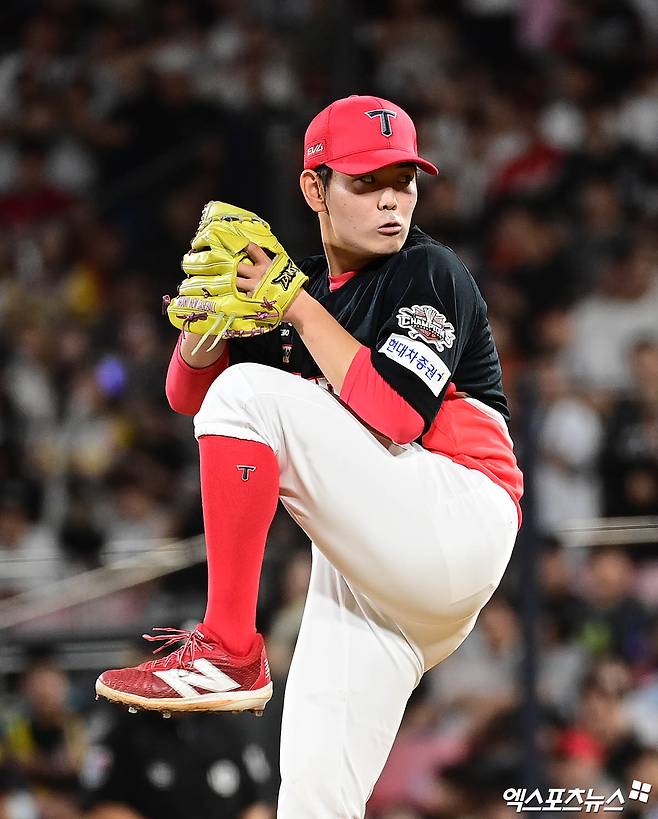 20일 오후 경기도 수원케이티위즈파크에서 열린 '2025 신한 SOL Bank KBO리그' KIA 타이거즈와 KT 위즈의 경기, 6회말 KIA 성영탁이 역투하고 있다. 엑스포츠뉴스 DB