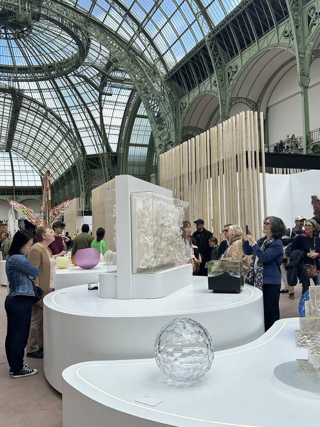 ▲ 충북 청주공예비엔날레조직위원회가 지난달 21일부터 25일까지 프랑스 파리에서 열린 '2025 헤벨라시옹'(Révélations)에서 진행한 국제전시관(Le Banquet) 전시. /청주시 제공