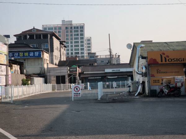 1일 철망 휀스로 둘러싸인 고령시외버스정류장 모습. 김영우 기자