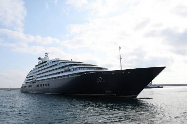 지난달 30일 포항 영일만항으로 입항하고 있는 씨닉 이클립스Ⅱ.