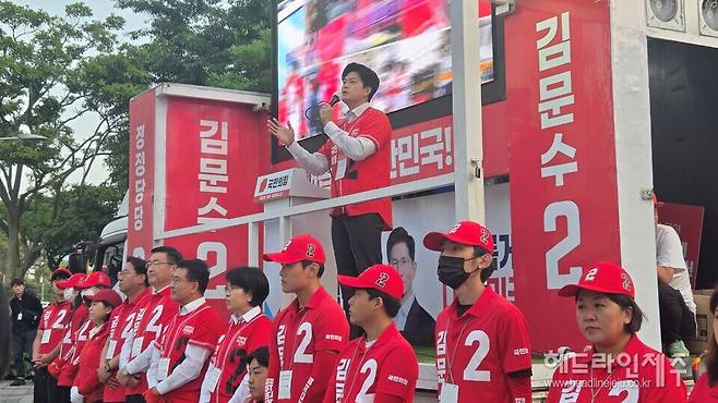 지난 25일 제주를 방문해 지원유세를 하고 있는 김용태 국민의힘 비상대책위원장.