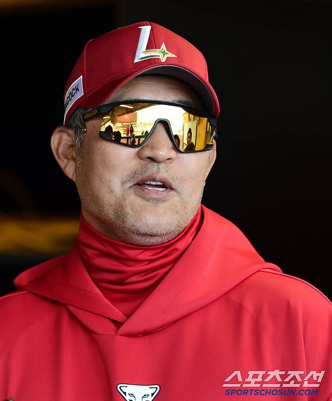 29일 인천 SSG랜더스필드에서 열리는 KBO리그 SSG와 삼성의 경기. 기자들 질문에 답하고 있는 SSG 이숭용 감독. 인천=송정헌 기자songs@sportschosun.com/2025.04.29/