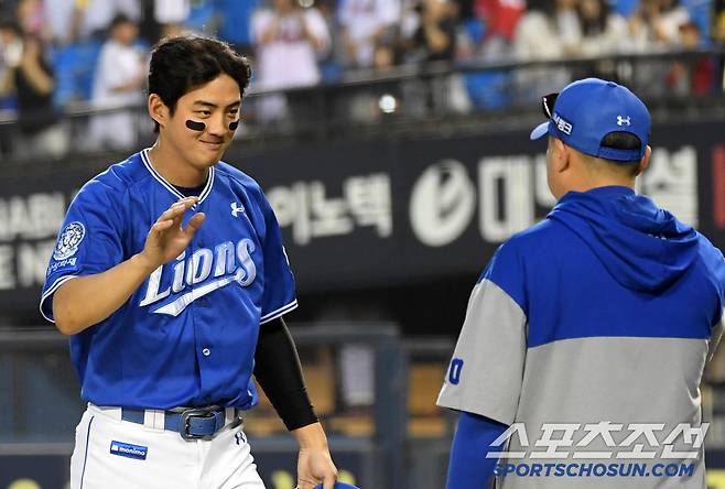 31일 잠실구장에서 열린 LG 트윈스와 삼성 라이온즈의 경기. 승리한 삼성 구자욱과 박진만 감독이 기뻐하고 있다. 잠실=박재만 기자 pjm@sportschosun.com/2025.05.31/