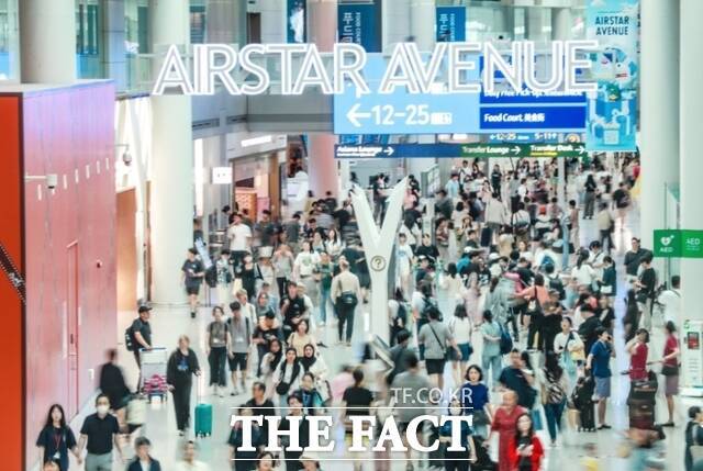 해외여행객이 늘어나면서 손해보험사들의 해외여행자보험 상품 경쟁도 치열해지고 있다. /인천공항공사