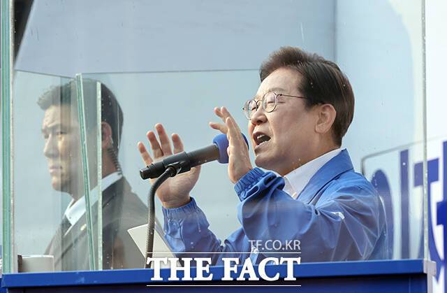 이재명 더불어민주당 대선 후보가 대선을 이틀 앞둔 1일 고향인 경북을 안동을 찾아 "우리 안동 경북 고향 분들은 왜 이렇게 저를 어여삐 여겨주시지 않느냐. 이번엔 다를 것이라 믿는다"며 지지를 호소했다. /배정한 기자