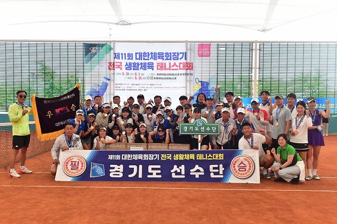 1부에서 종합 우승한 경기도 선수단(사진/황서진 기자)