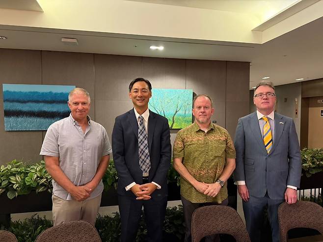 지난 25일 방한한 국제선거감시단. 그랜트 뉴섬 전 미국 해병대 전략장교, 모스 탄 전 국제형사사법대사, 존 밀스 전 국방부 사이버보안정책국장, 브래들리 테이어 시카고대 정치학 박사(왼쪽부터). /현정민 기자