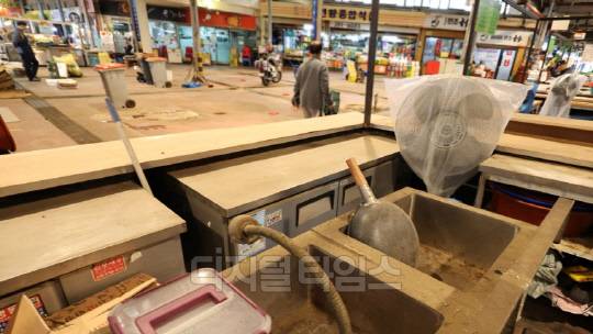 소비 부진에 문 닫은 음식점. 사진=자료DB