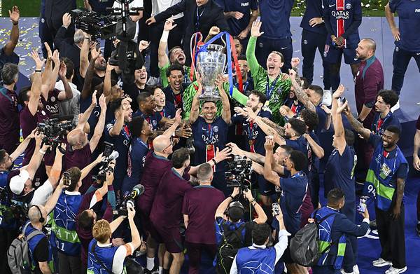 파리생제르맹 선수들의 UEFA 챔피언스리그 우승 세리머니. 게티이미지코리아