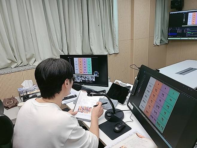 인천온라인학교 박세진 교사가 백령고 학생들을 대상으로 일본어Ⅱ 수업을 하고 있다. 교육부 제공