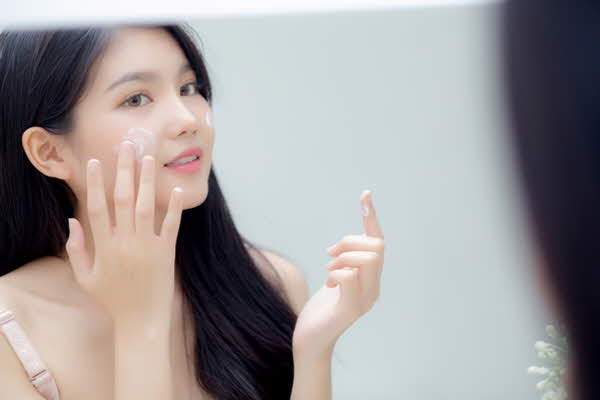 미국 피부과 전문의가 피부암 예방을 위해 귀에도 자외선 차단제를 발라야 한다고 말했다​./사진=게티이미지뱅크