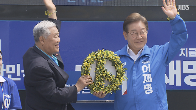 이재명(오른쪽) 더불어민주당 대선 후보