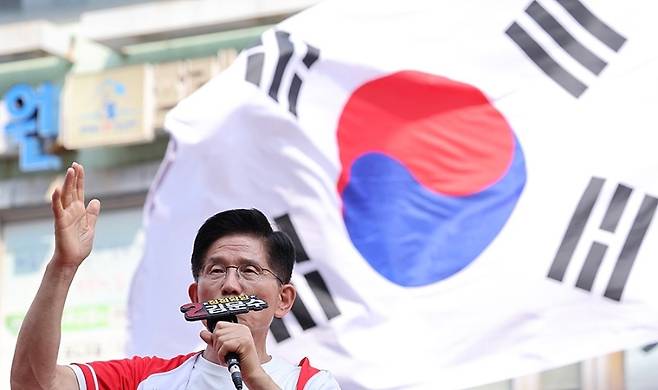 김문수 후보가 1일 오후 경기도 의정부시를 찾아 시민들과 지지자들에게 투표를 호소하고 있다. (국민의힘)