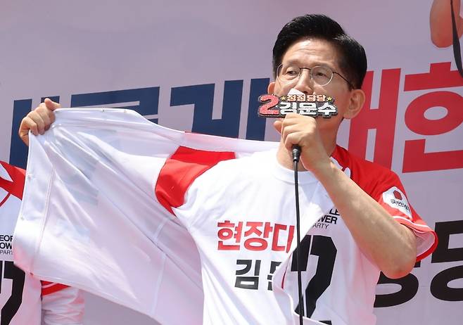 5월 26일 안성중앙시장에서 유세 중인 김문수 국민의힘 대선 후보. 사진=연합뉴스