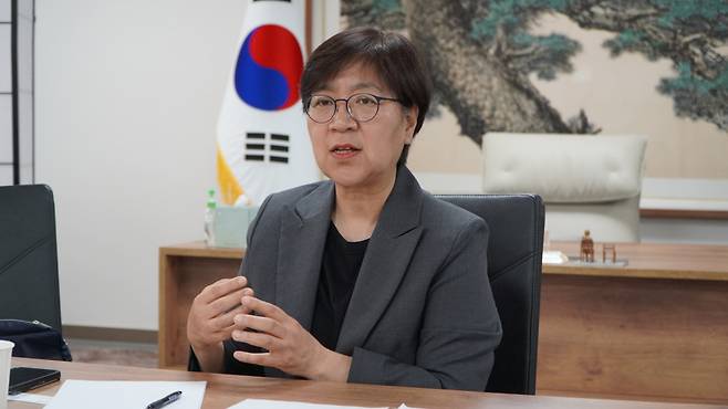 정은경 더불어민주당 총괄선거대책위원장이 지난달 30일 서울 여의도 당사에서 인터뷰하고 있다. 더불어민주당 제공