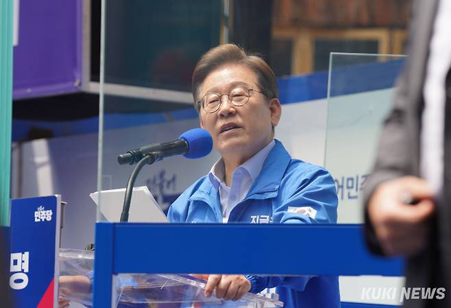 이재명 더불어민주당 대선 후보가 지난달 21일 인천 남동구 구월 로데오광장에서 열린 집중유세에 참석해 발언하고 있다. 유희태 기자