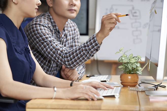 최근 중앙노동위원회가 교육생이 근로계약이 아니라는 확인서에 서명했더라도 교육 기간이 길고 엄격한 통제를 받는다면 근로관계가 성립한다는 판결을 유지했다. 프리픽