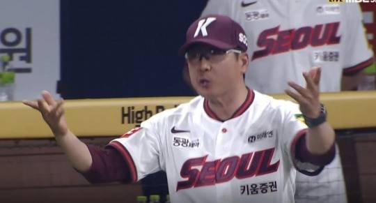 항의하는 키움 홍원기 감독. 사진[연합뉴스]