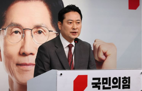 국민의힘 장동혁 선대위 상황실장이 6월 1일 서울 여의도 중앙당사에서 긴급 현안 기자회견을 열고 민주당의 ‘댓글 공작’ 의혹 등 제기와 관련해 반박하고 있다. (출처=연합뉴스)