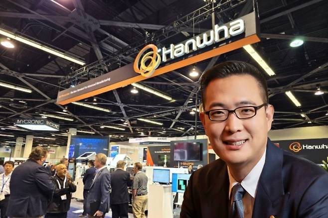 한화세미텍 IPC APEX 2025 전시부스 현장 및 김동선 한화세미텍 미래총괄비전 부사장. [한화세미텍 제공]