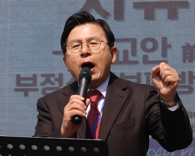 탄핵 반대 집회 참석한 무소속 황교안 대선 후보. 연합뉴스