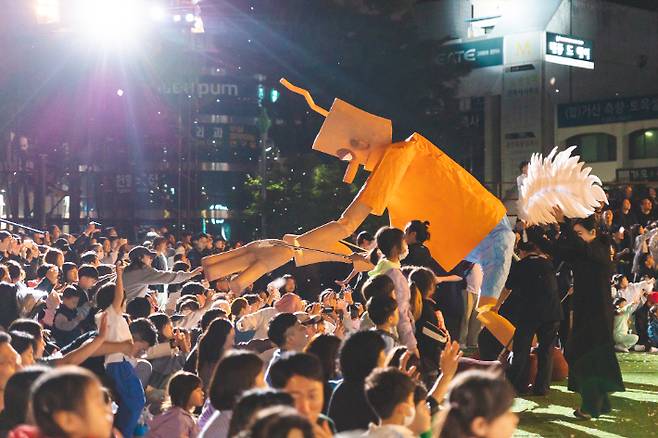 '경계를 넘나드는 인형'을 슬로건으로 한 제24회 유니마총회와 2025 춘천세계인형극제가 10일간의 대장정을 마치고 성황리에 막을 내렸다. 춘천시 제공