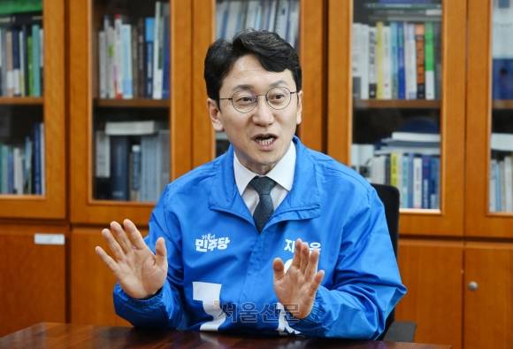 천준호 민주당 선대위 전략본부장 - 천준호 더불어민주당 선대위 전략본부장이 1일 국회 의원회관에서 서울신문과 인터뷰하고 있다. 도준석 전문기자