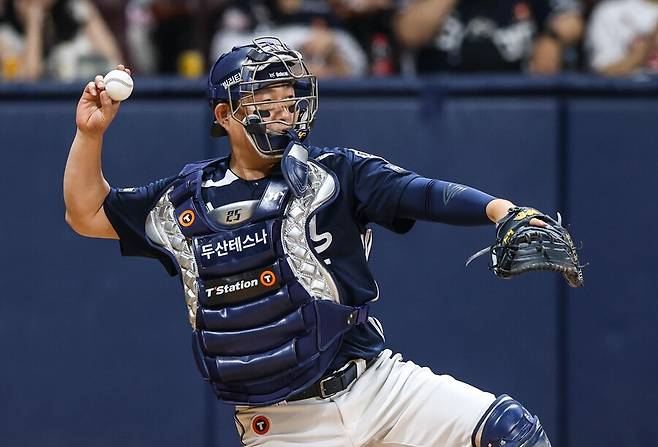 ▲ 1일 고척 키움전 9회 마지막 타석에서 피치클락 위반의 아쉬움을 남긴 양의지 ⓒ두산베어스