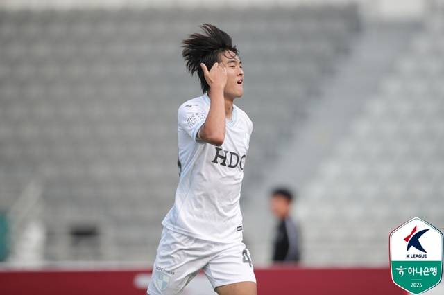 기뻐하는 백가온. /사진=한국프로축구연맹 제공