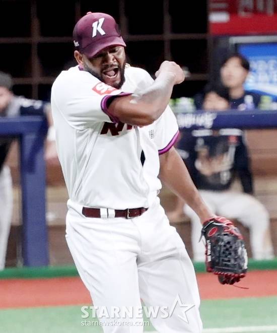키움 알칸타라가 1일 두산전에서 삼진을 잡아내고 포효하고 있다. /사진=김진경 대기자
