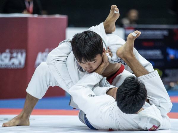 경일대학교 주짓수부가 요르단 암만에서 열린 '2025 아시아주짓수선수권대회'에서 금메달과 은메달을 나란히 획득하며 국제무대에서의 경쟁력을 입증했다. 오준영 선수 경기모습. 경일대.