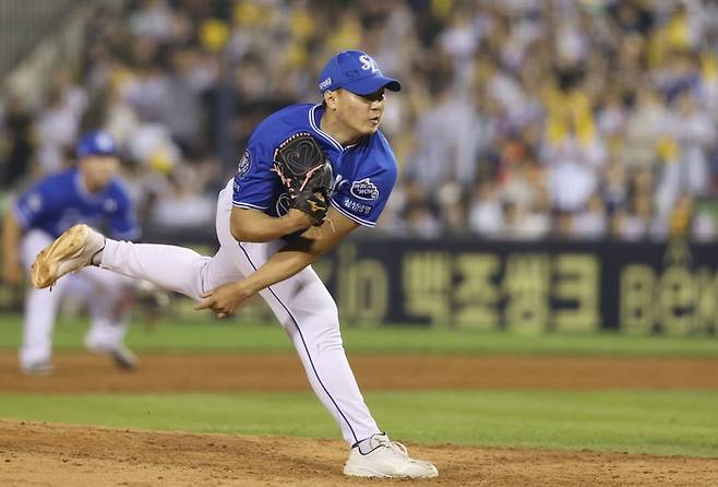 지난달 30일 서울 잠실야구장에서 열린 '2025 신한 SOL 뱅크 KBO리그' 삼성 라이온즈와 LG 트윈스 경기에서 나선 배찬승.  <삼성 라이온즈 제공>