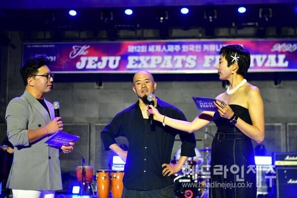 '파이어 퍼포먼스(불쇼)'의 특별 무대를 펼쳐보인 코헤이(일본).