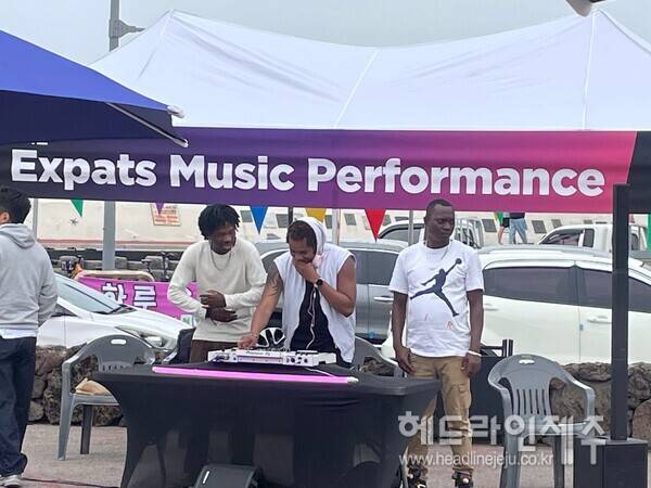 스페셜 이벤트로 마련된 'DJ파티'의 진 제이(Jin jay).