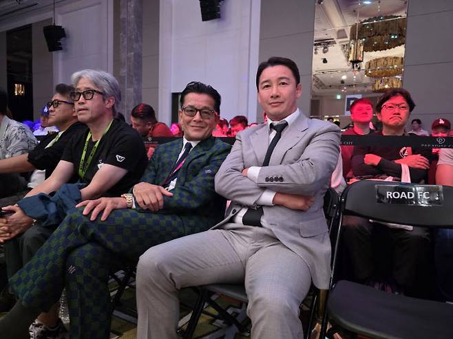 정문홍(왼쪽) 로드FC 대표와 사카키바라 노부유키 라이진FF 대표. 사진=로드FC