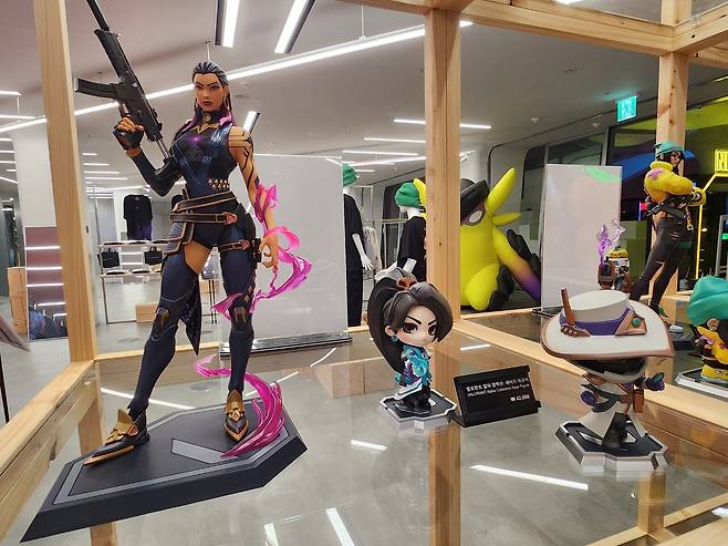 - 5주년 팝업에서 선출시되는 미니 피규어&nbsp;