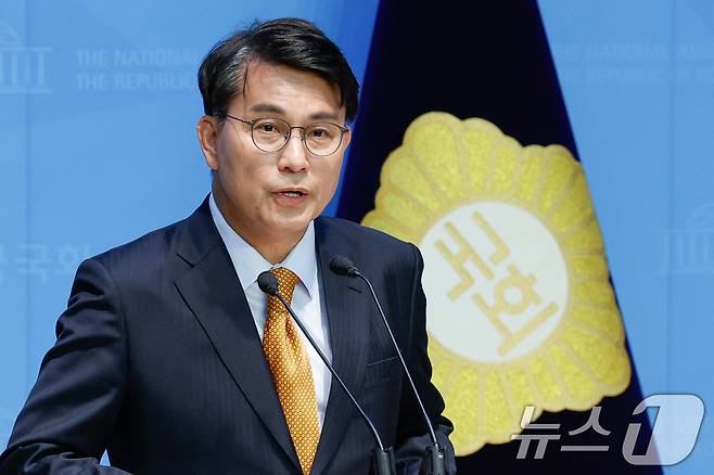 윤상현 국민의힘 의원이 지난 5월 18일 서울 여의도 국회 소통관에서 대선 승리를 위한 '반명개헌연대' 대통합이 필요하다며 기자회견을 하고 있다. 2025.5.18/뉴스1 ⓒ News1 안은나 기자