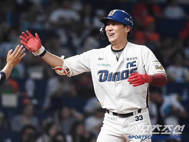 1일 창원 NC파크에서 열린 한화-NC전. 7회말 2사 1, 2루 한석현이 인사이드 더 파크 홈런을 친 후 환호하고 있다. 창원=정재근 기자 cjg@sportschosun.com/2025.6.1/