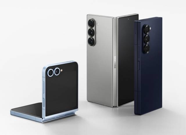 삼성전자는 다음 달 초 미국 뉴욕에서 '갤럭시 언팩'을 열고 신형 폴더블폰을 공개할 예정이다. 사진은 지난해 출시한 '갤럭시Z플립6'(왼쪽)와 '갤럭시Z폴드6'. /삼성전자