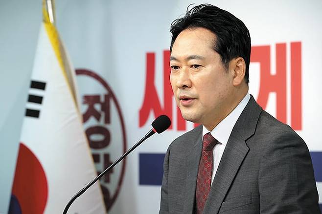 장동혁 국민의힘 선거대책위 상황실장이 1일 서울 여의도 중앙당사에서 기자회견을 하고 있다. /뉴시스