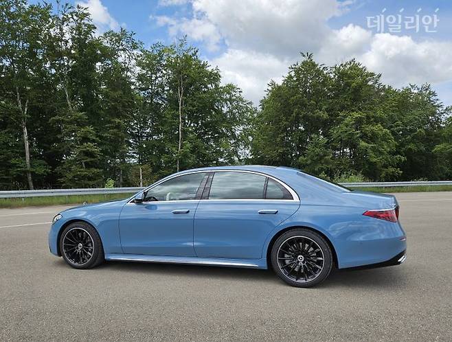 더 뉴 메르세데스-벤츠 S-클래스 측면. ⓒ데일리안 정진주 기자