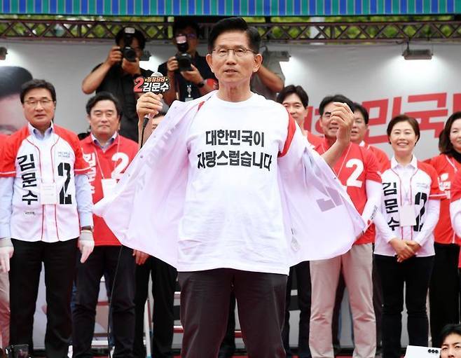 김문수 국민의힘 대선 후보가 2일 오후 부산역 광장에서 열린 유세에서 지지를 호소하고 있다.ⓒ데일리안 방규현 기자