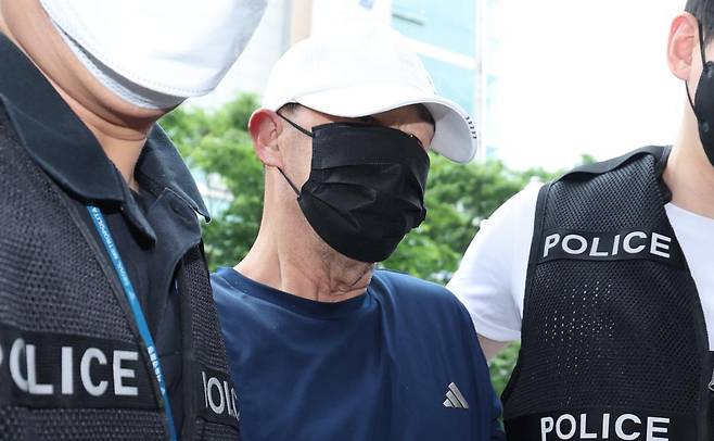 운행 중인 서울지하철 5호선 열차에서 불을 지른 원 모 씨가 2일 서울 양천구 서울남부지법에서 열린 구속 전 피의자 심문(영장실질심사)에 출석하고 있다. 2025.6.2 뉴스1