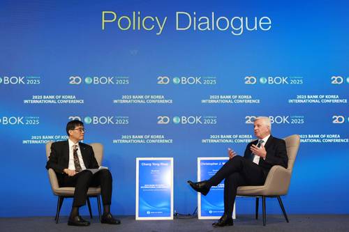 2일 오전 서울 중구 한국은행에서 열린 2025 BOK 국제컨퍼런스. (왼쪽부터) 이창용 한국은행 총재, 크리스토퍼 월러(Christopher J. Waller) 미 연준 이사