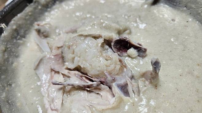 20250601_211637.jpg 저녁 와이프가 포장해온 들깨 삼계탕